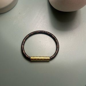 Great condition louis vuitton womens bracelet size 17